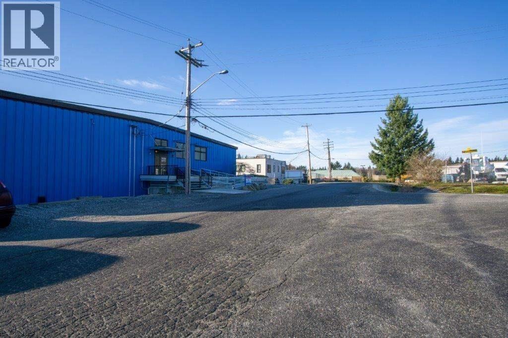 210 1058 Gibsons Way Property Photo 3