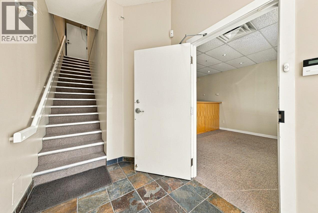 121 3989 Henning Drive Property Photo 4