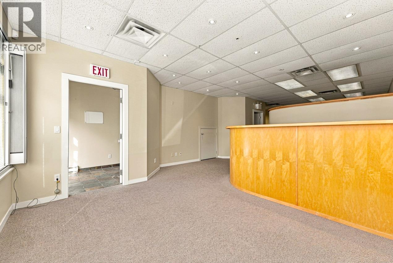 121 3989 Henning Drive Property Photo 5