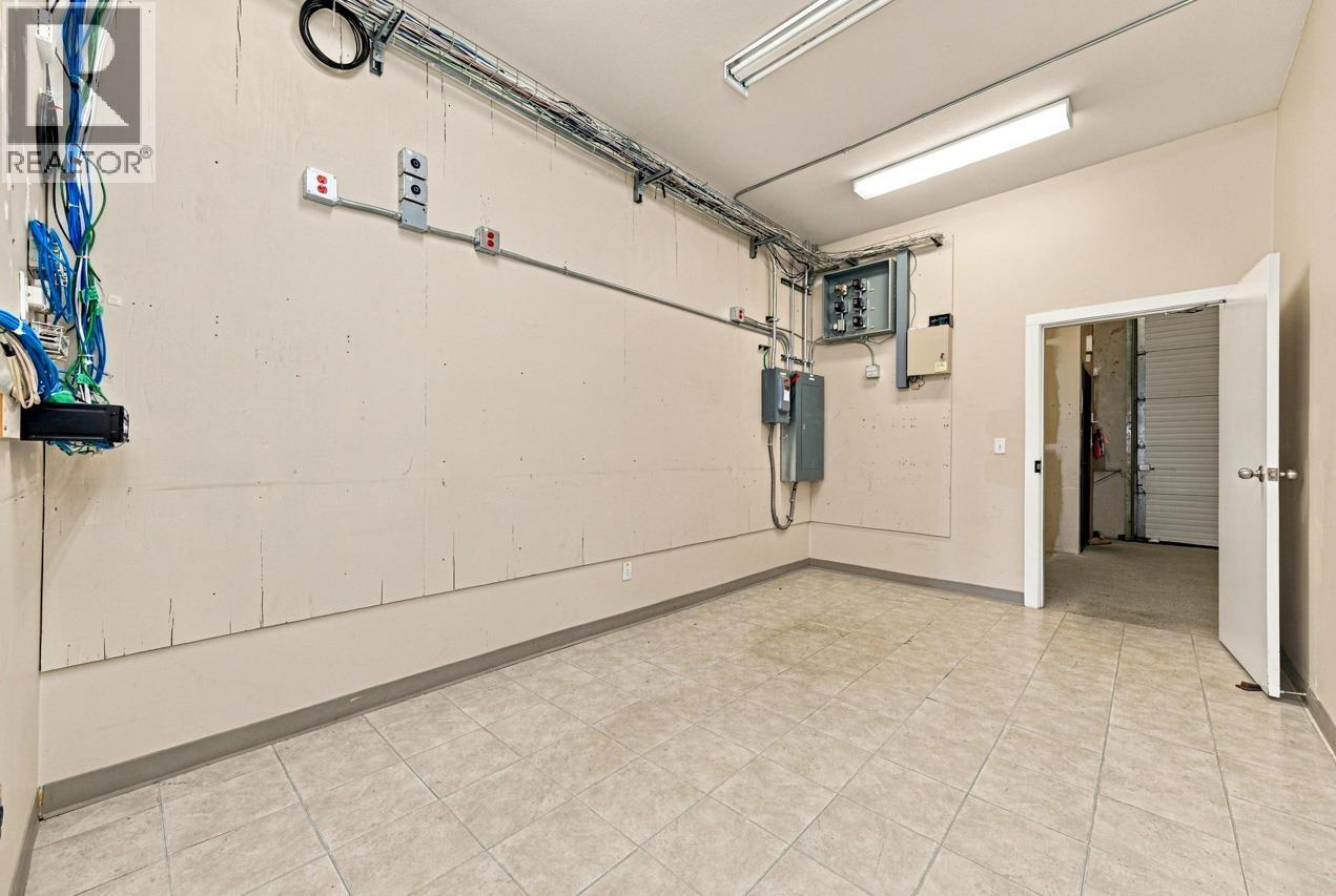 121 3989 Henning Drive Property Photo 10