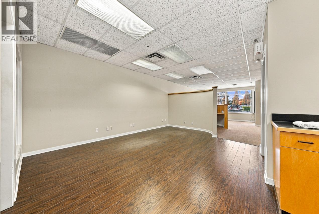 121 3989 Henning Drive Property Photo 15
