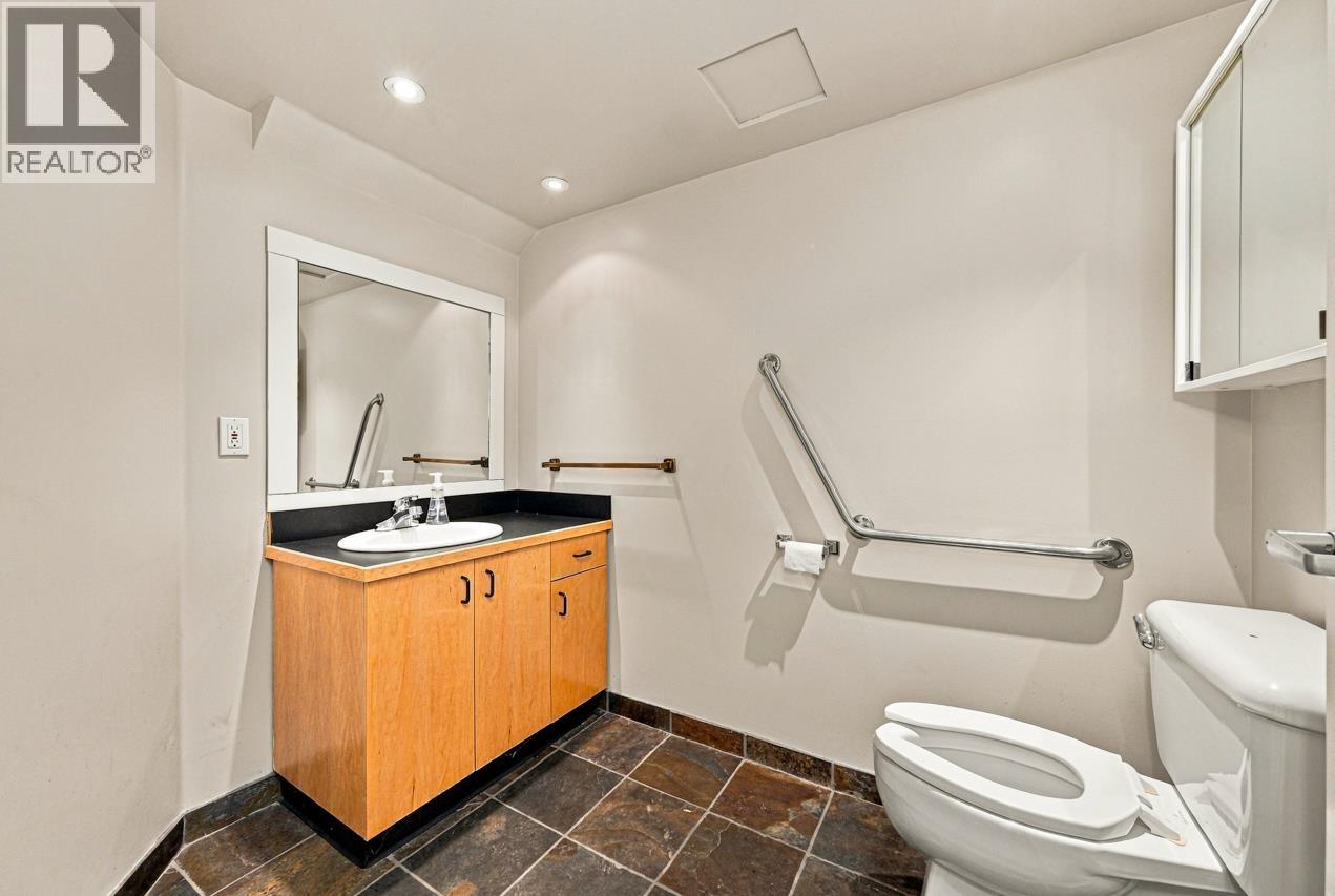 121 3989 Henning Drive Property Photo 16