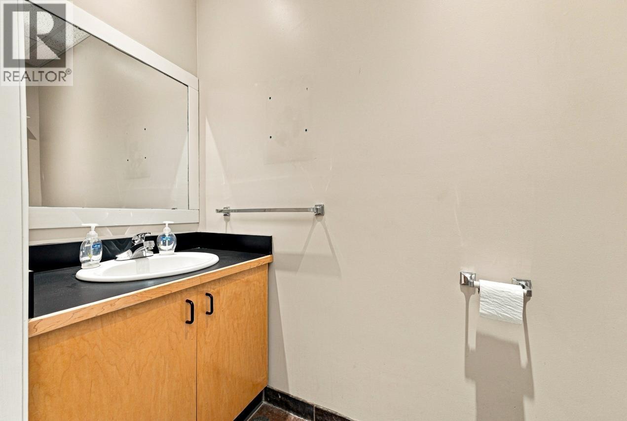 121 3989 Henning Drive Property Photo 28
