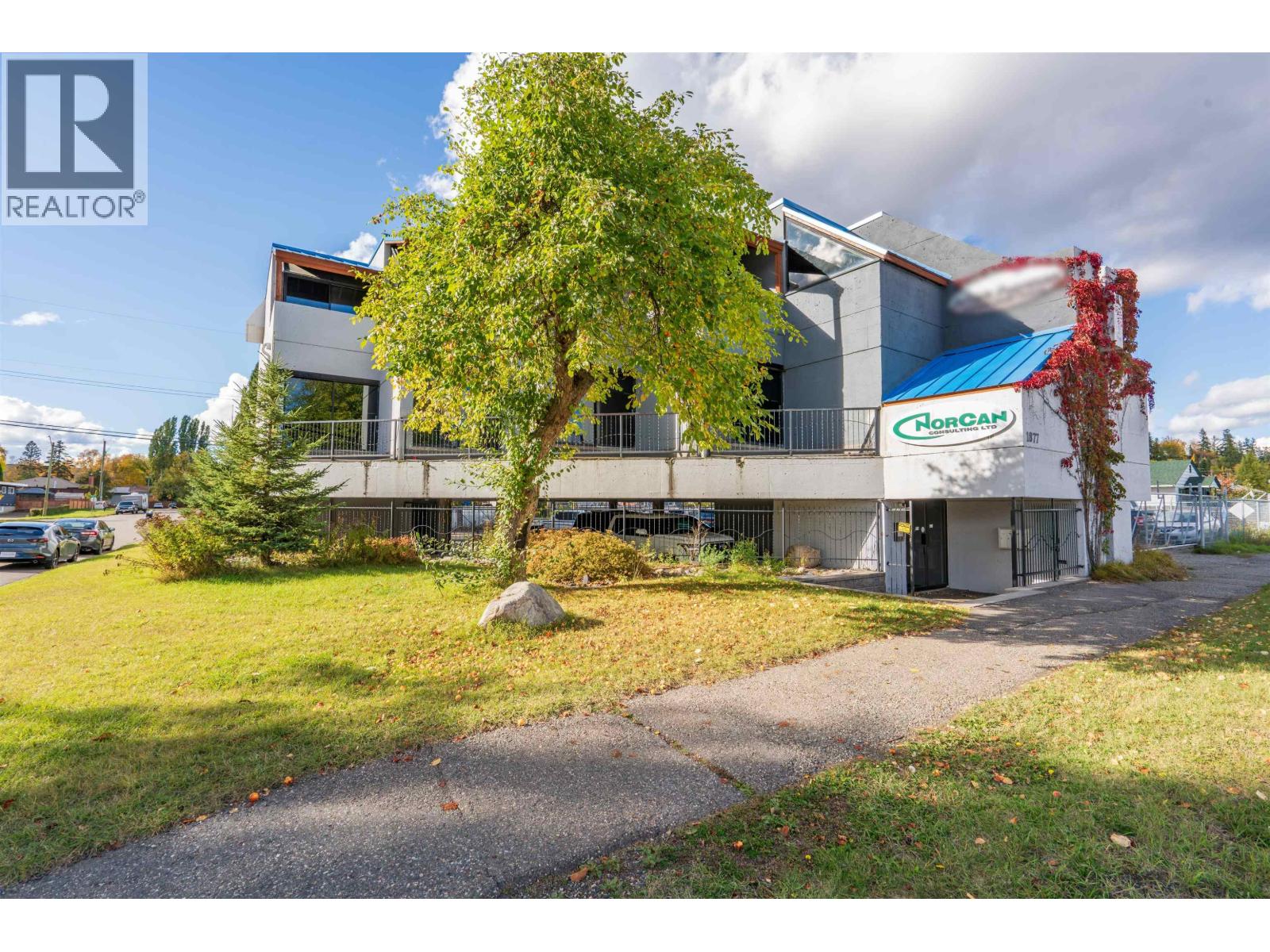 1877 Queensway Property Photo 1