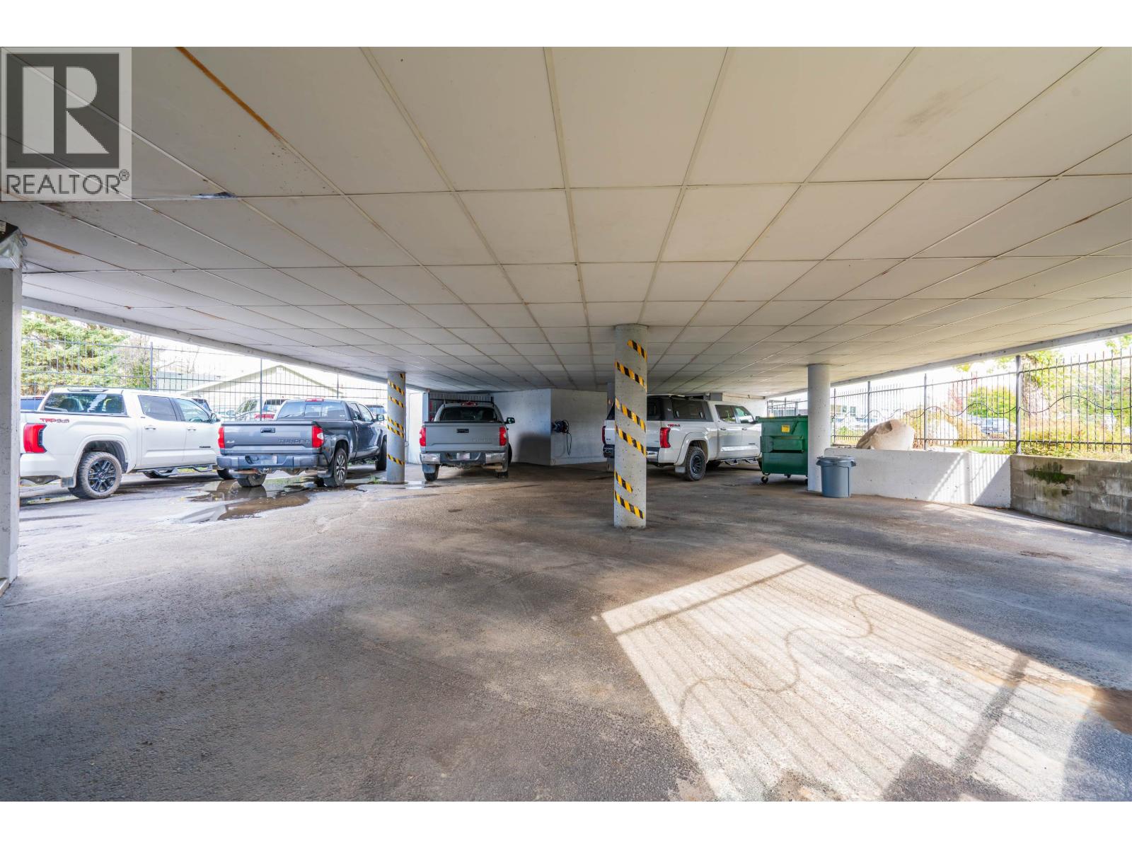 1877 Queensway Property Photo 7