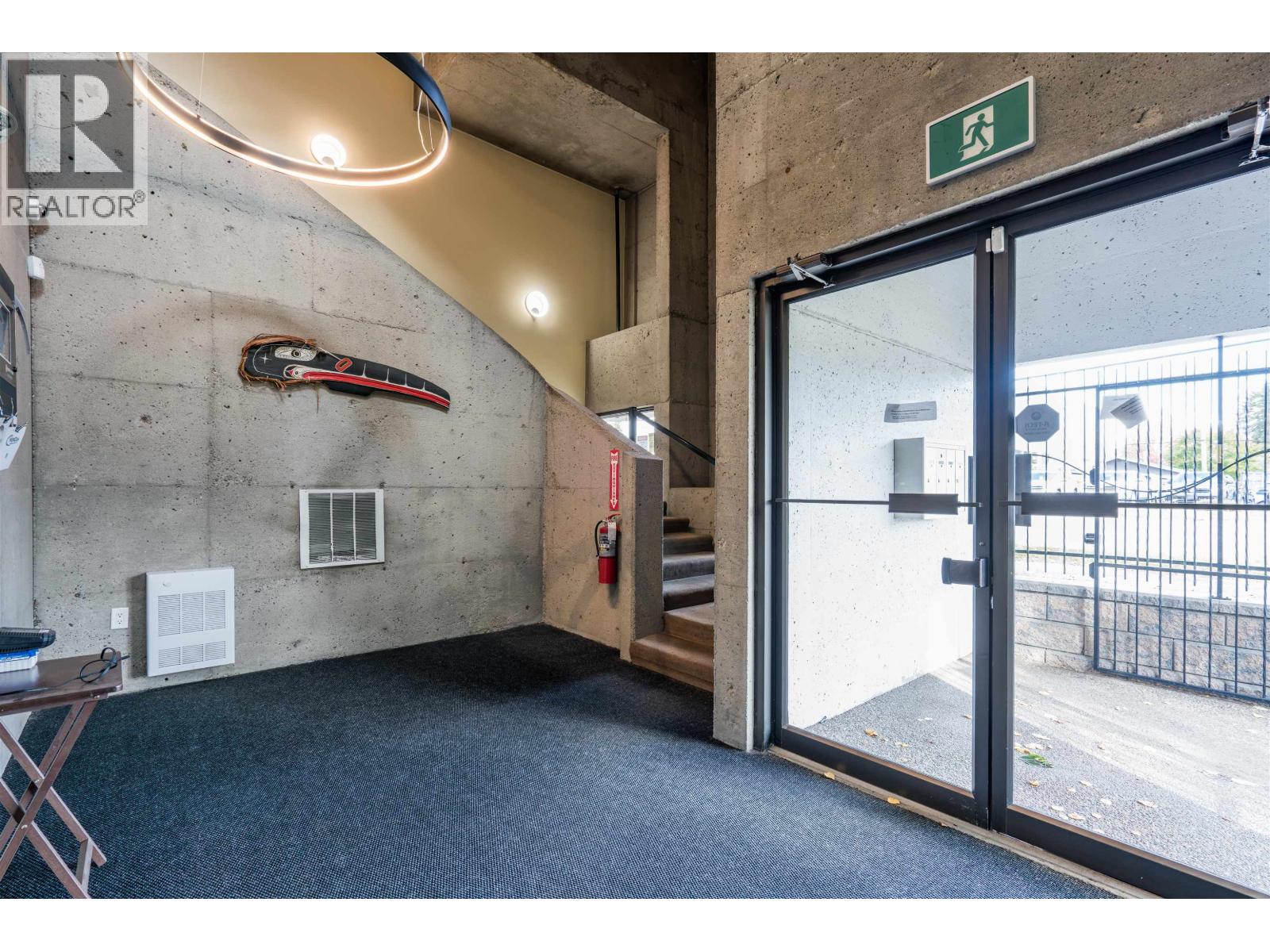 1877 Queensway Property Photo 10