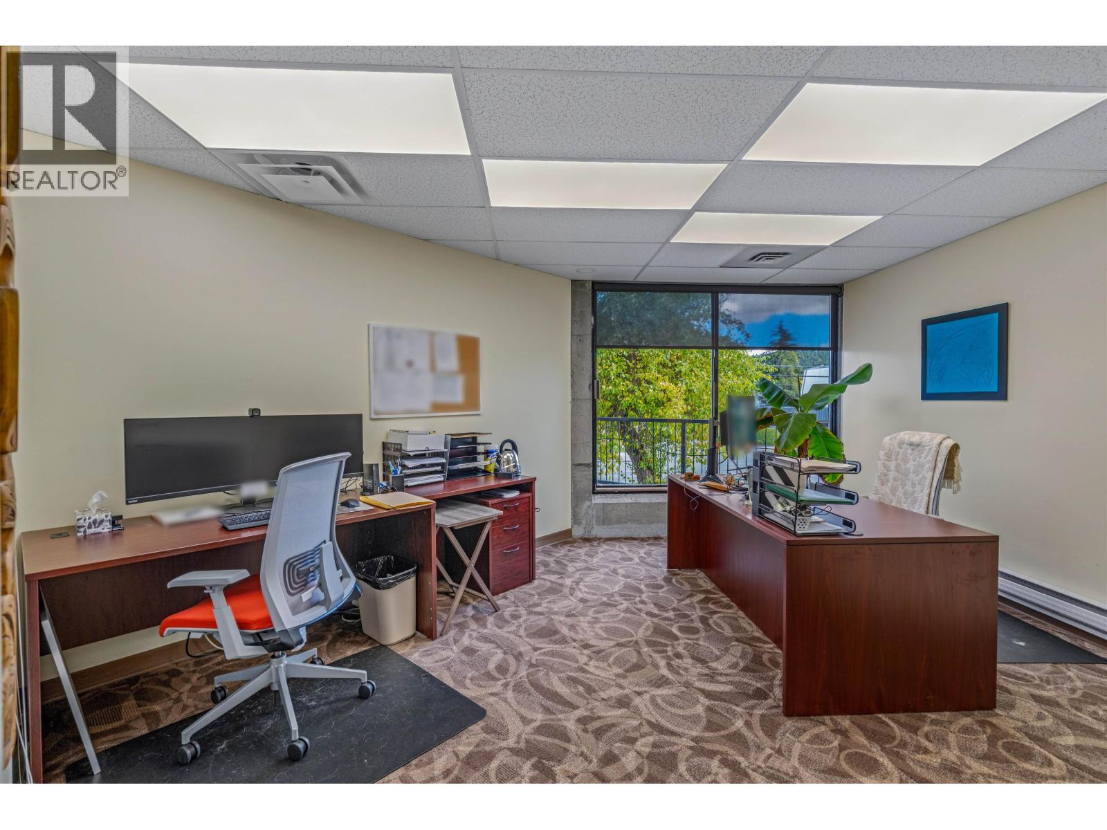 1877 Queensway Property Photo 17