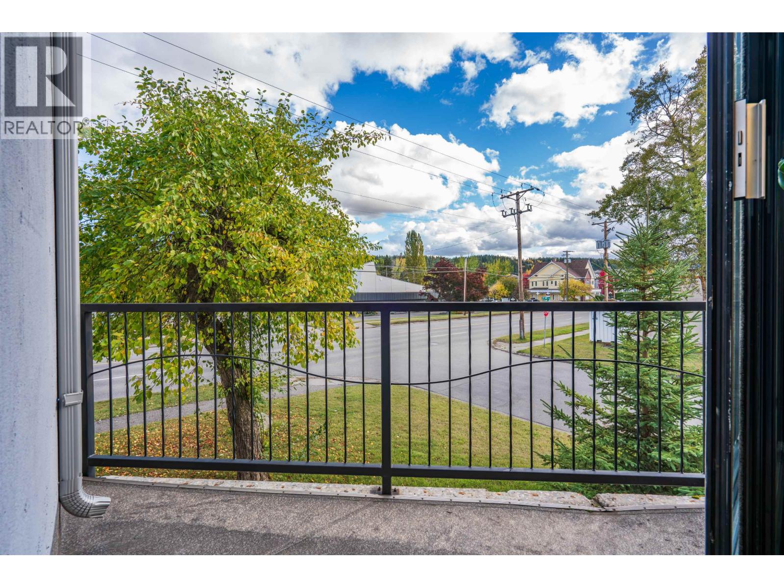 1877 Queensway Property Photo 18