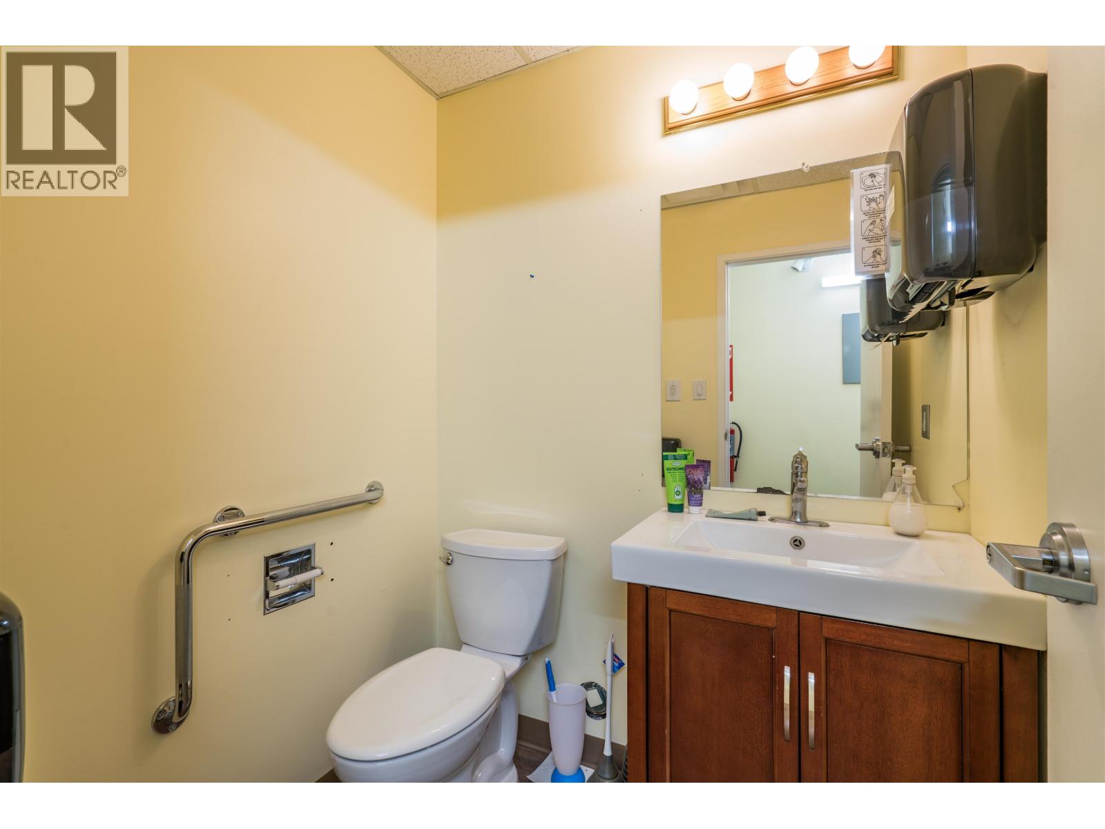 1877 Queensway Property Photo 20