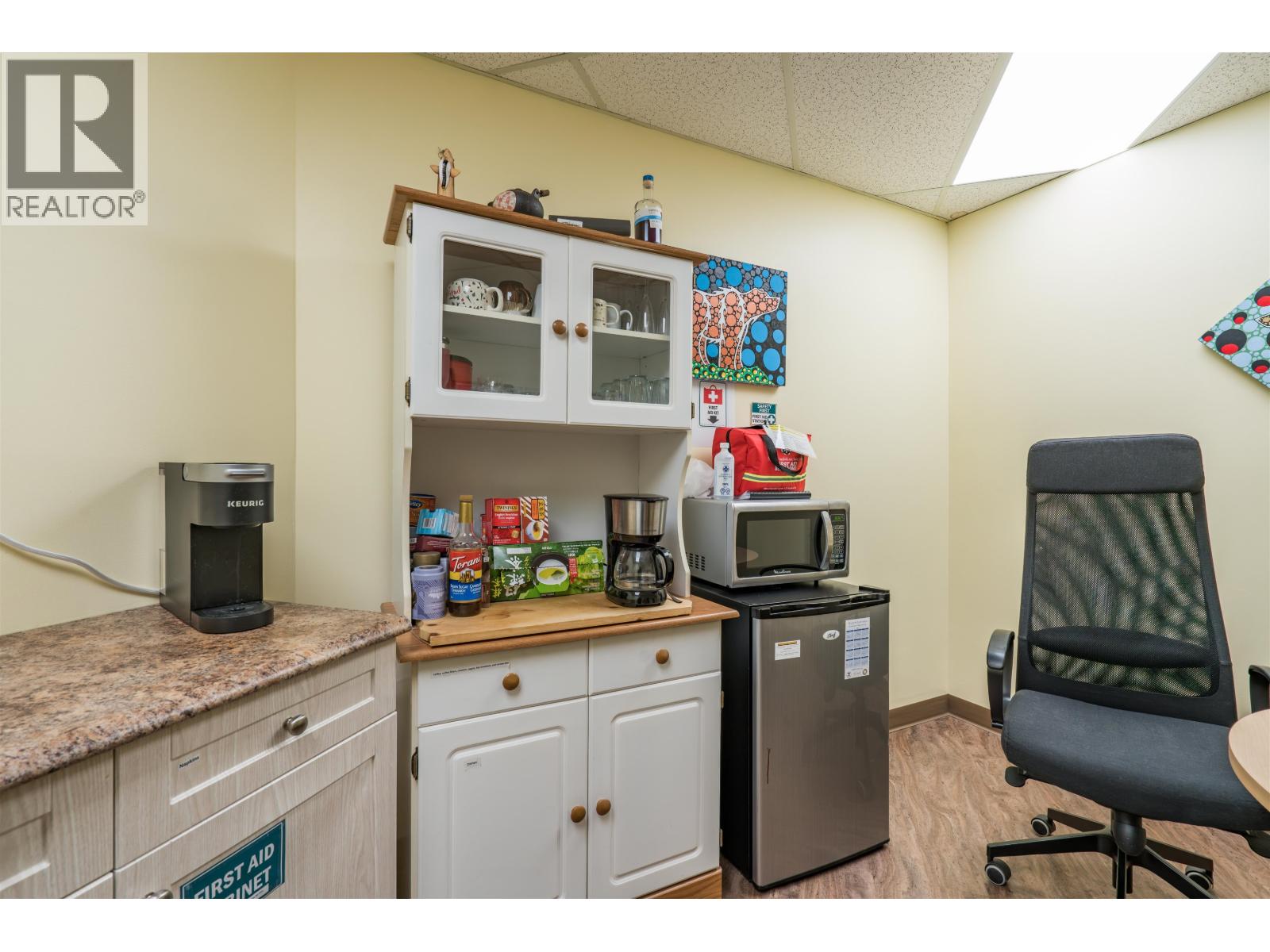 1877 Queensway Property Photo 23