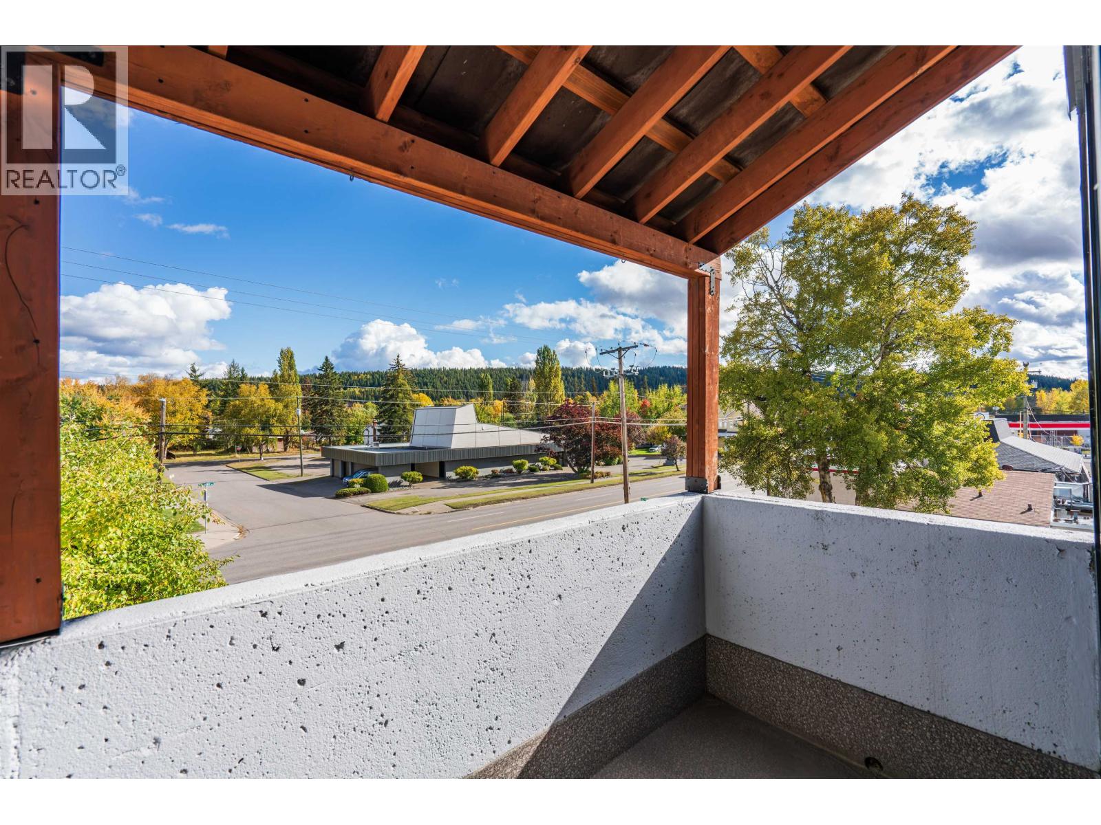 1877 Queensway Property Photo 31