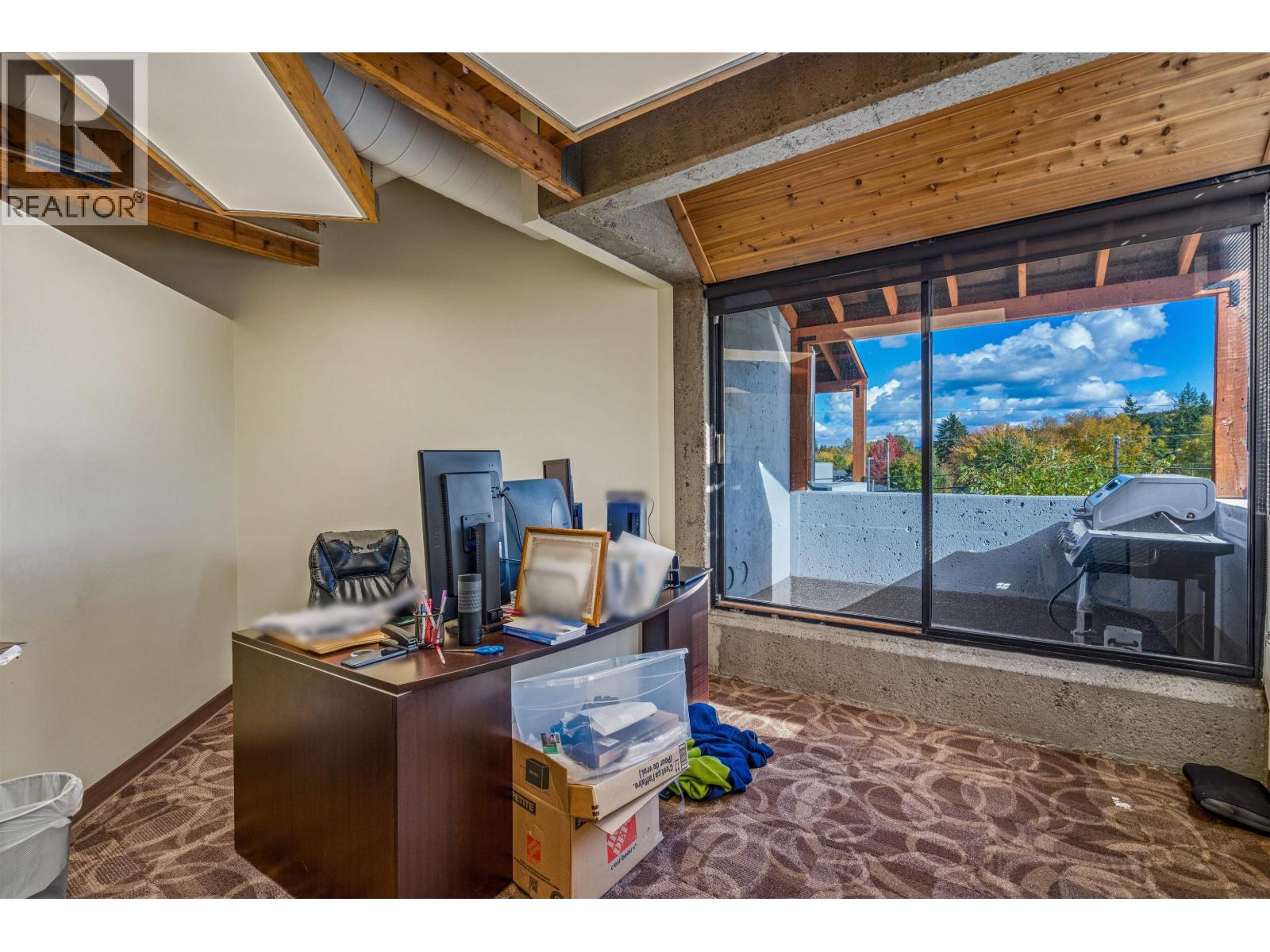 1877 Queensway Property Photo 32