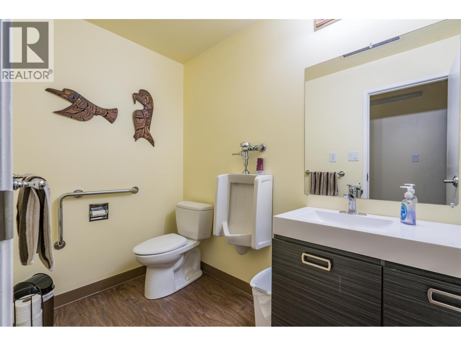 1877 Queensway Property Photo 34