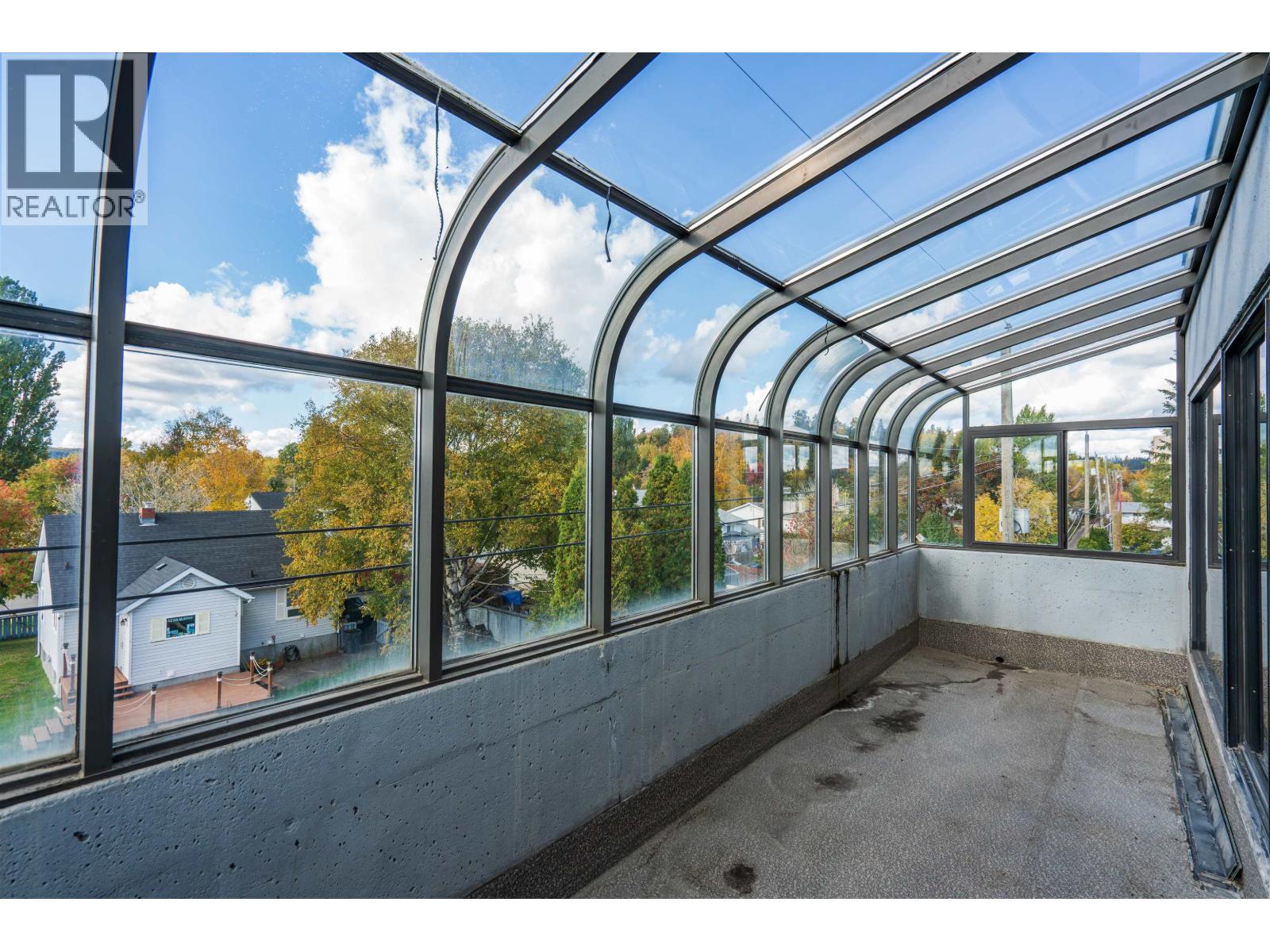 1877 Queensway Property Photo 38