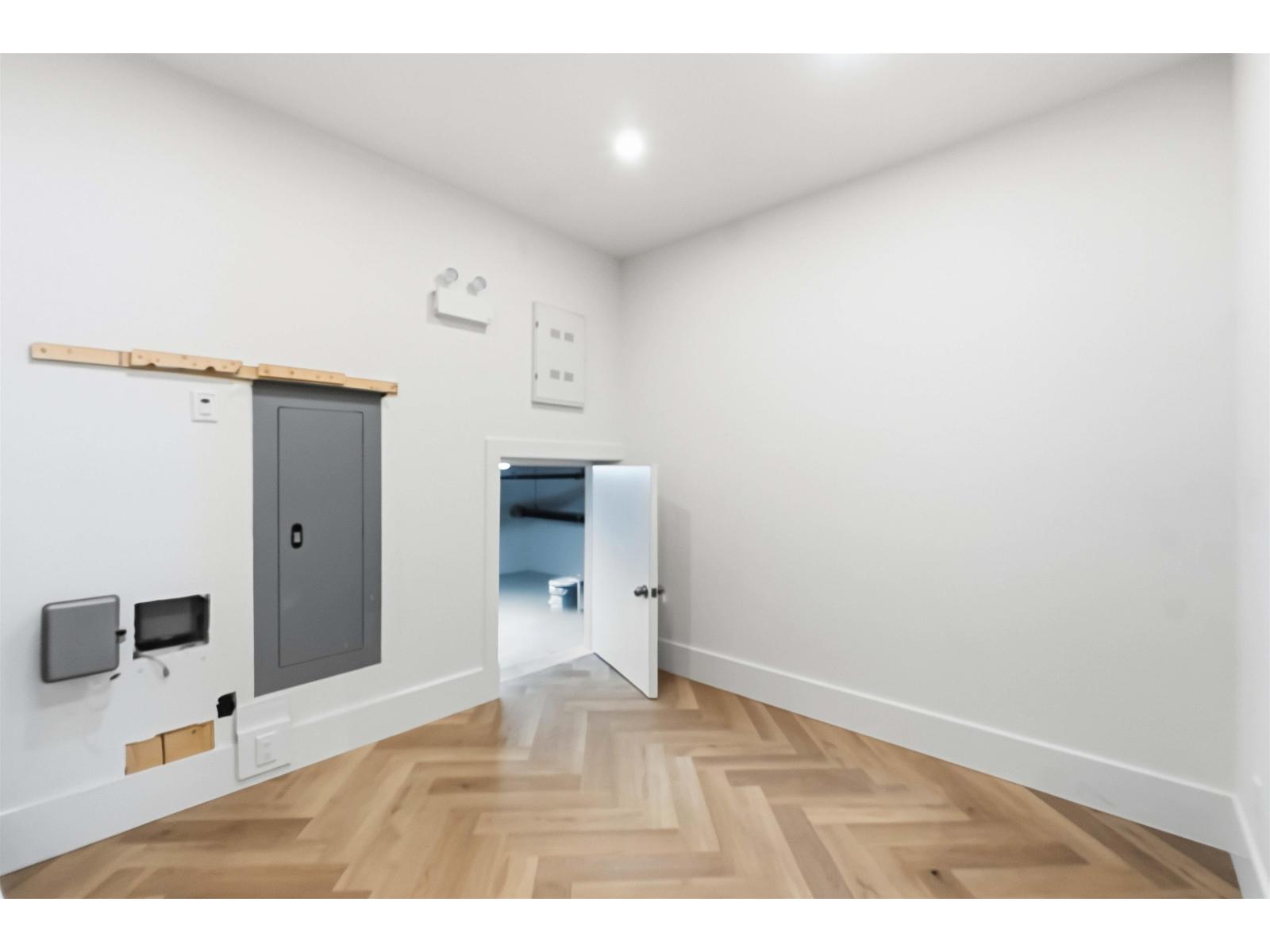 A145 20487 65 Avenue Property Photo 26