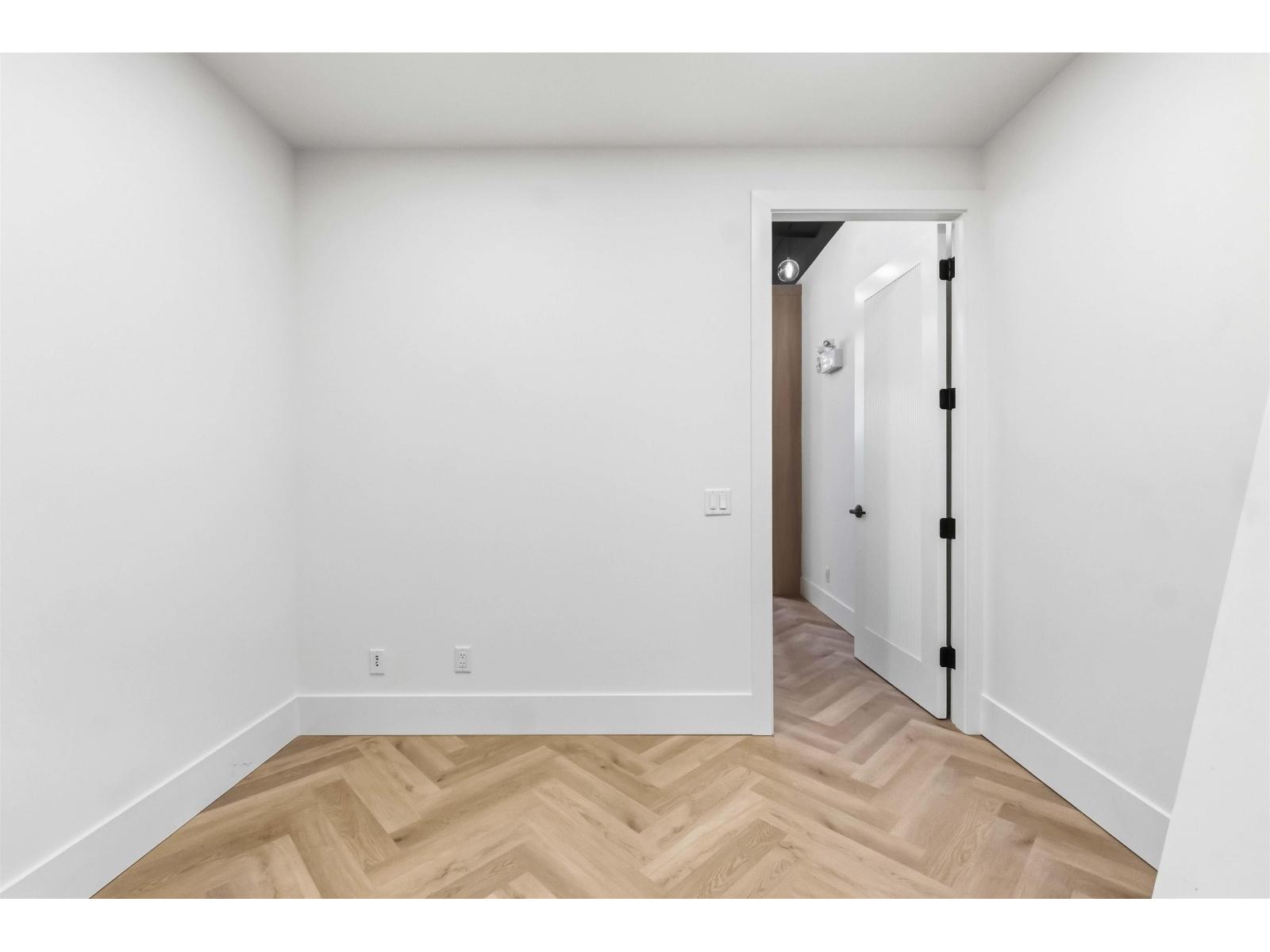 A145 20487 65 Avenue Property Photo 28