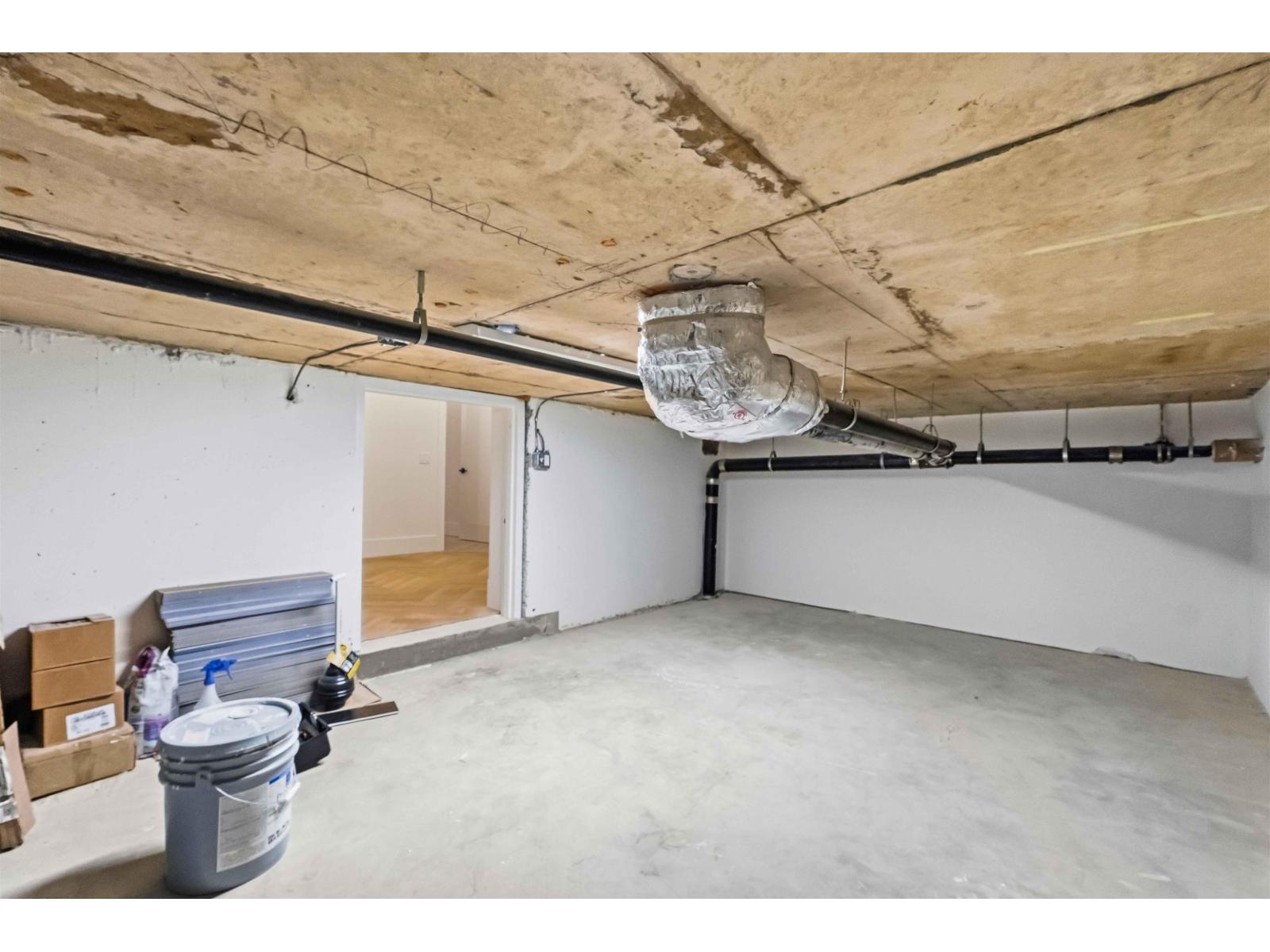 A145 20487 65 Avenue Property Photo 29