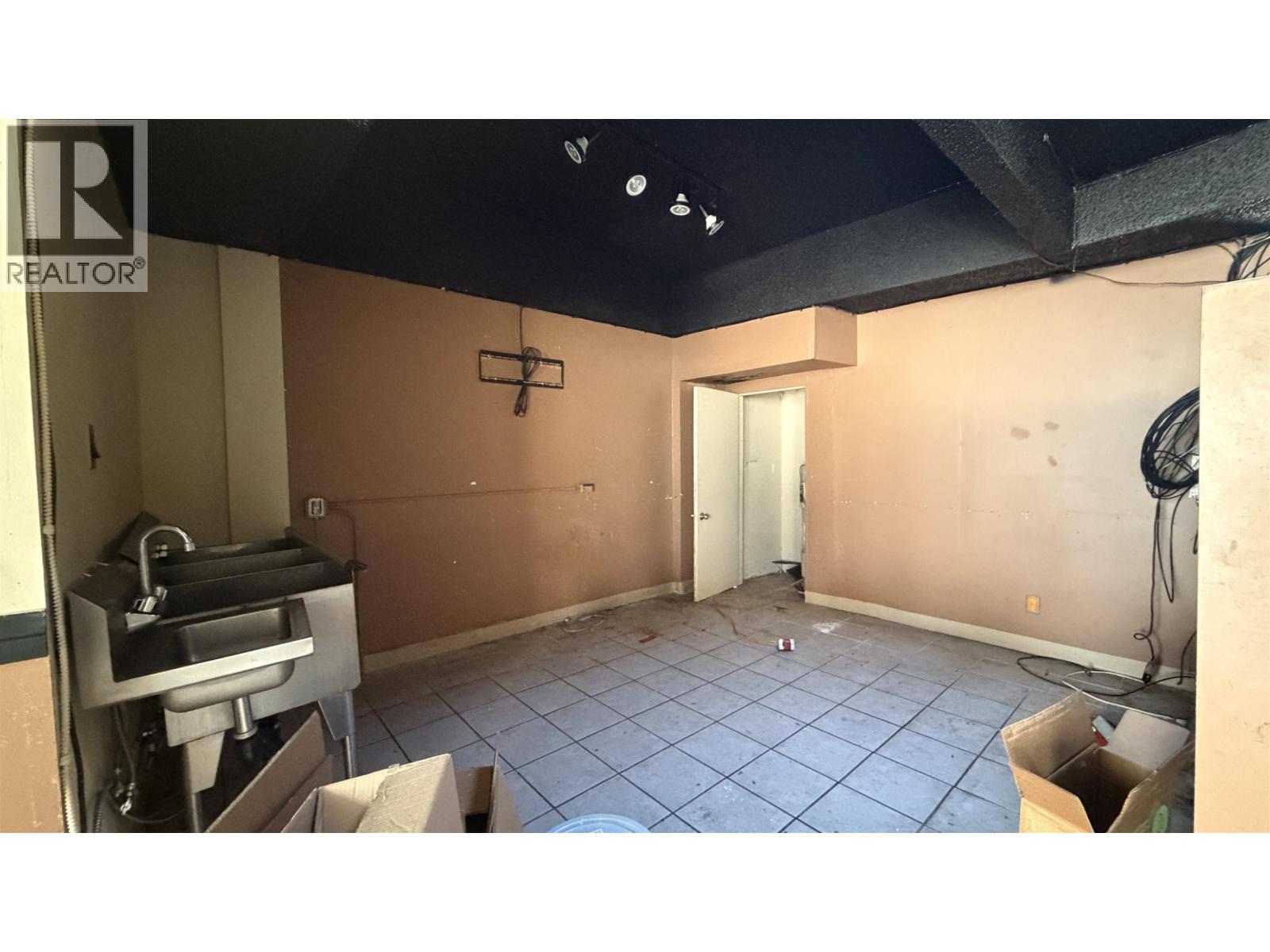 2123 Kings Way Property Photo 3