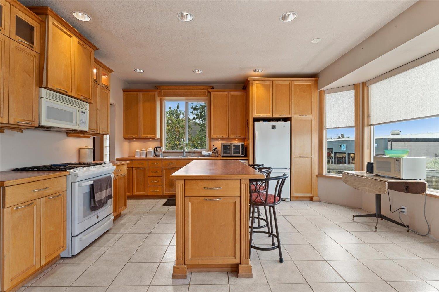 2203 Windsor Street Property Photo 13