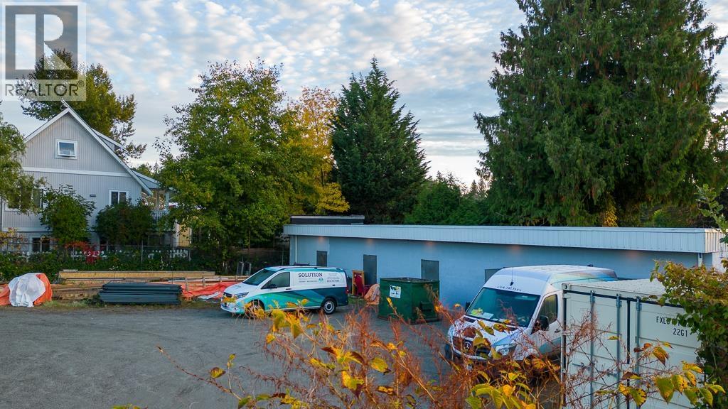 734 North Road Property Photo 1
