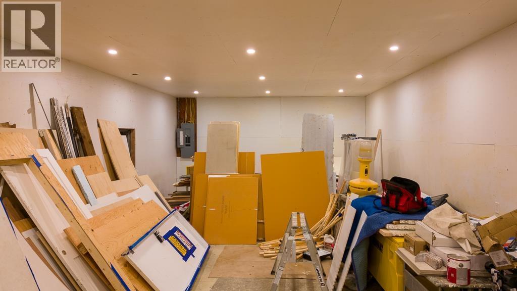 734 North Road Property Photo 25