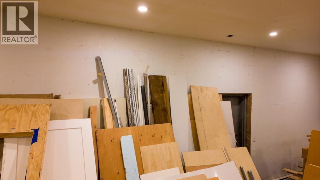 734 North Road Property Photo 28