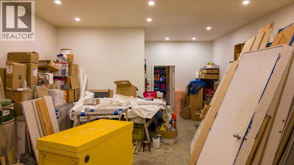 734 North Road Property Photo 31