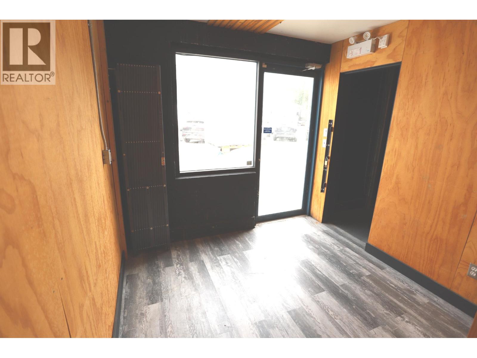 12 38927 Queens Way Property Photo 3