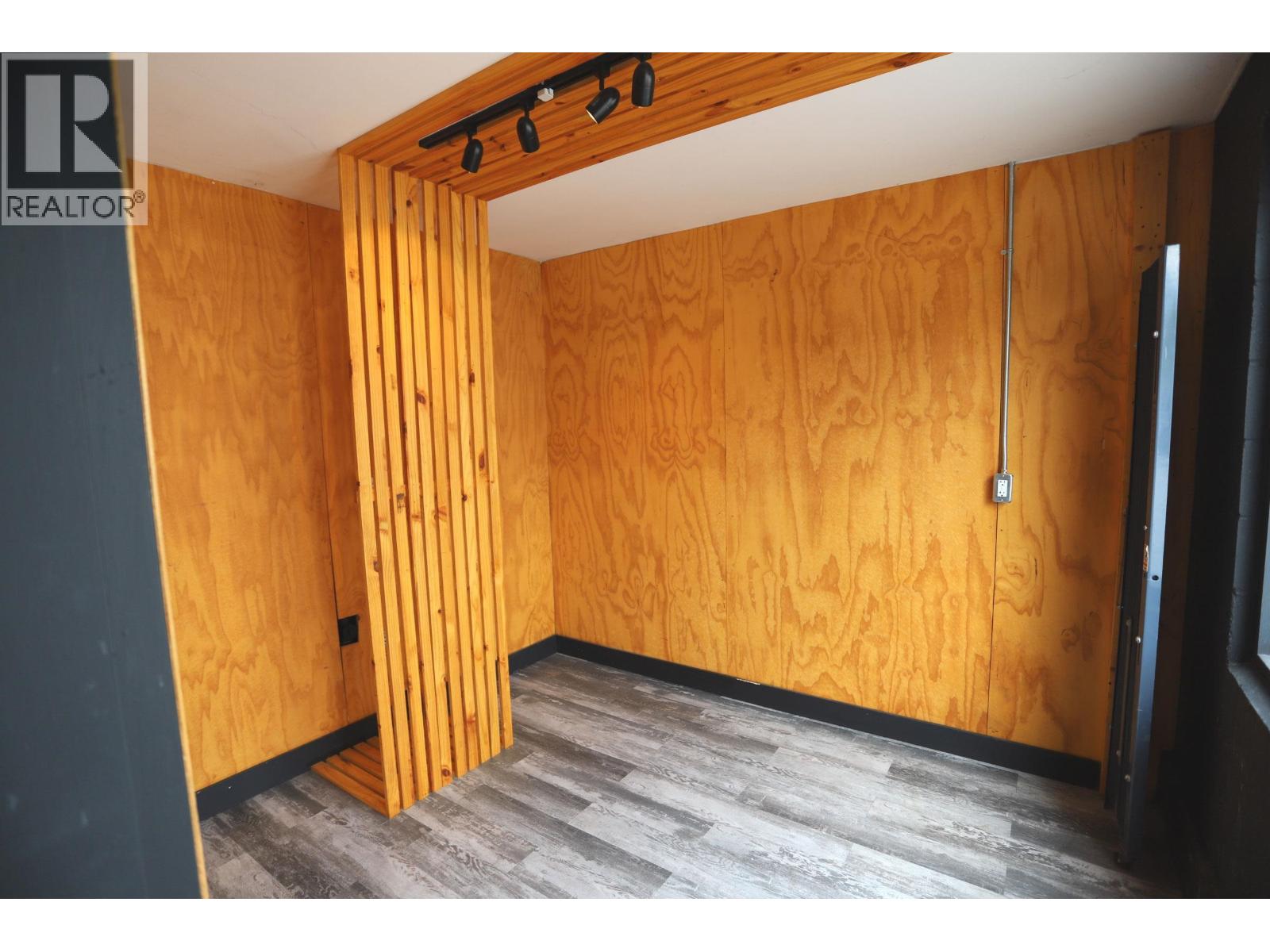 12 38927 Queens Way Property Photo 4