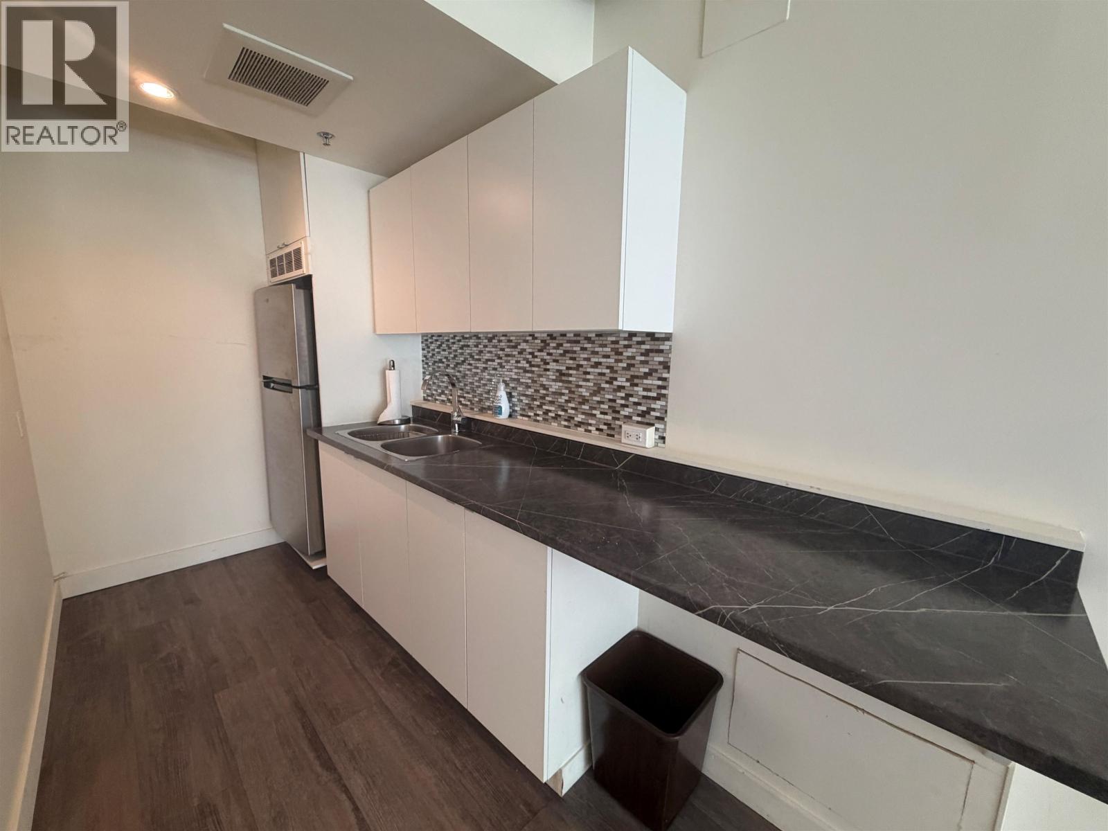 105c & 106c 4390 Gallant Avenue Property Photo 4