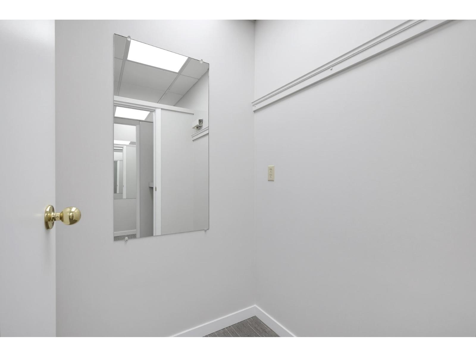4 2630 Bourquin Crescent Property Photo 23