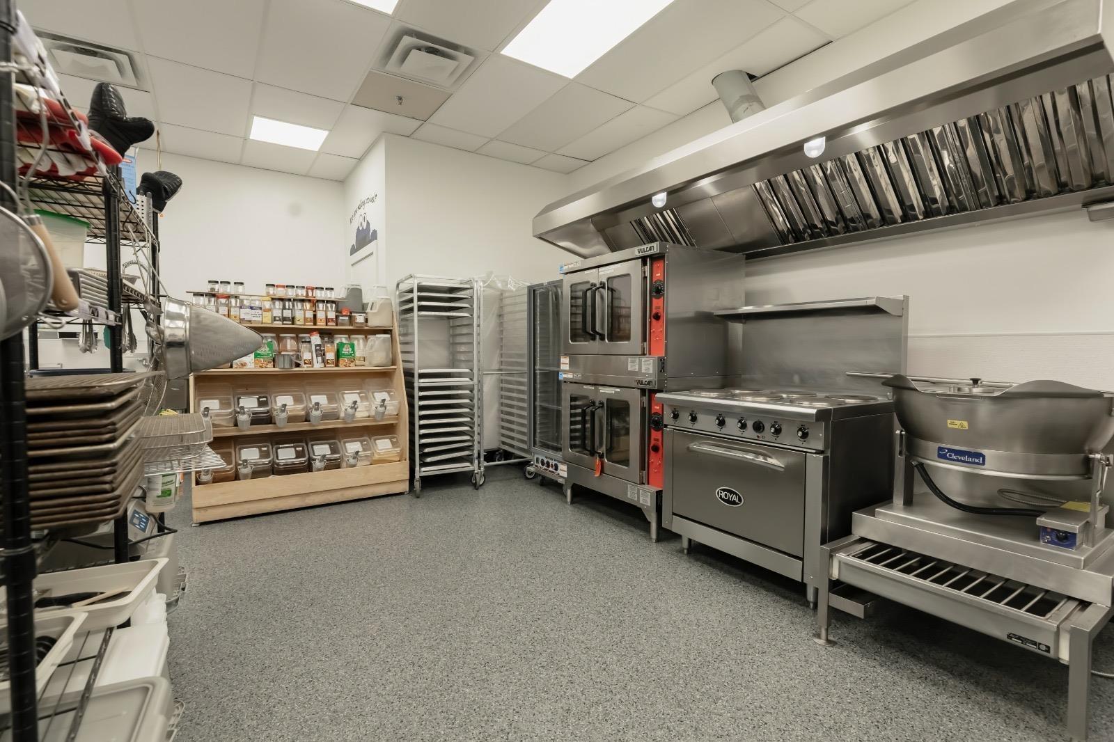 140 2098 Carpenter Street Property Photo 11