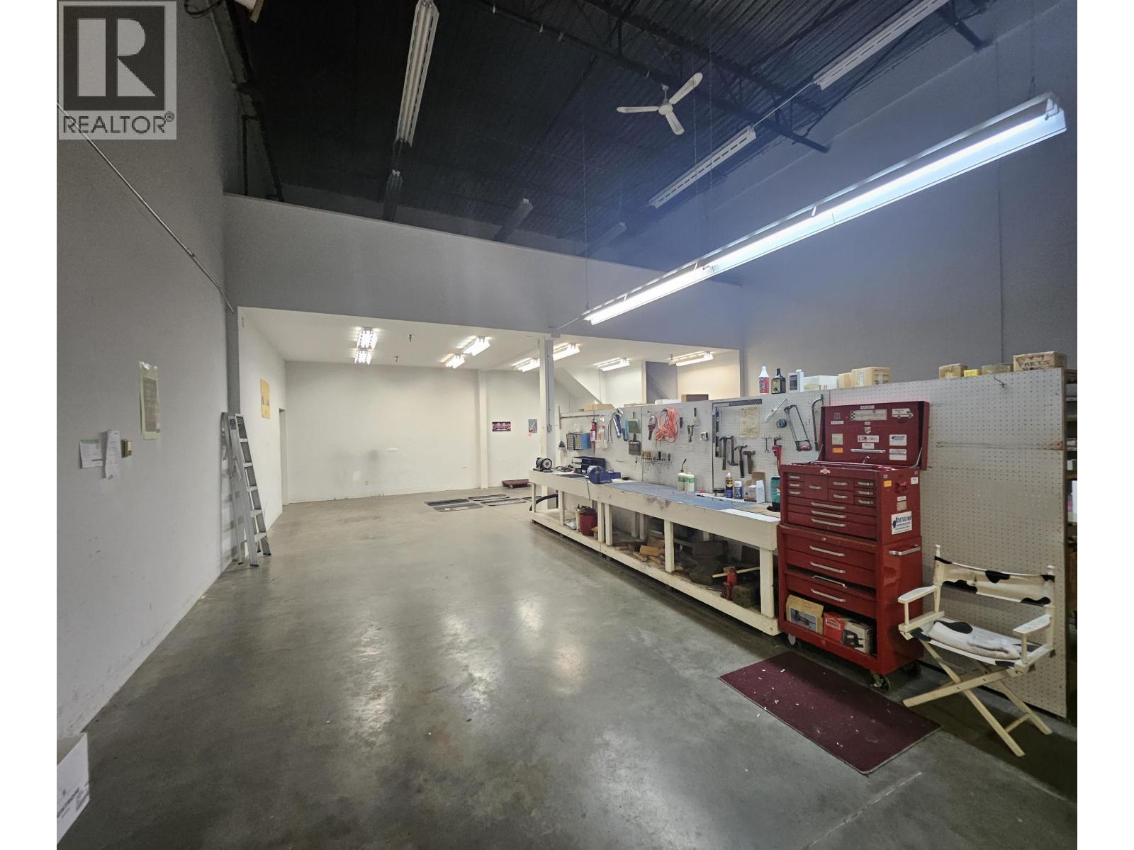 150 6751 Graybar Road Property Photo 3
