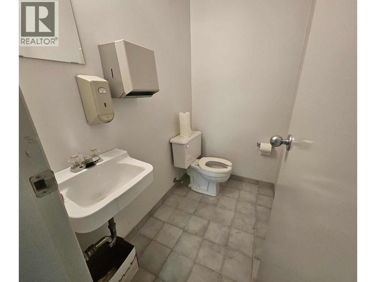 150 6751 Graybar Road Property Photo 12