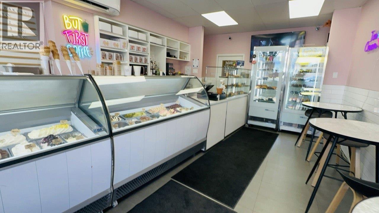 1216 Davie Street Property Photo 4