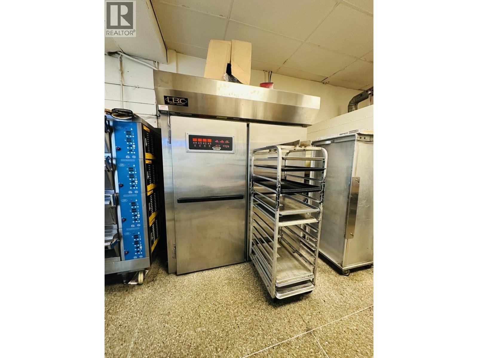 1216 Davie Street Property Photo 11