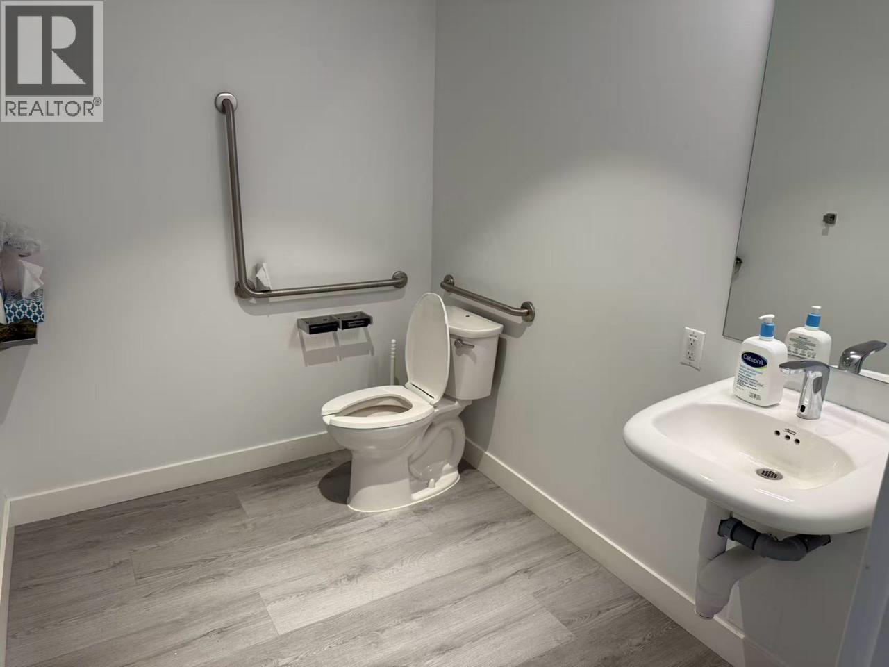 157 951 E Kent Ave North Avenue Property Photo 3