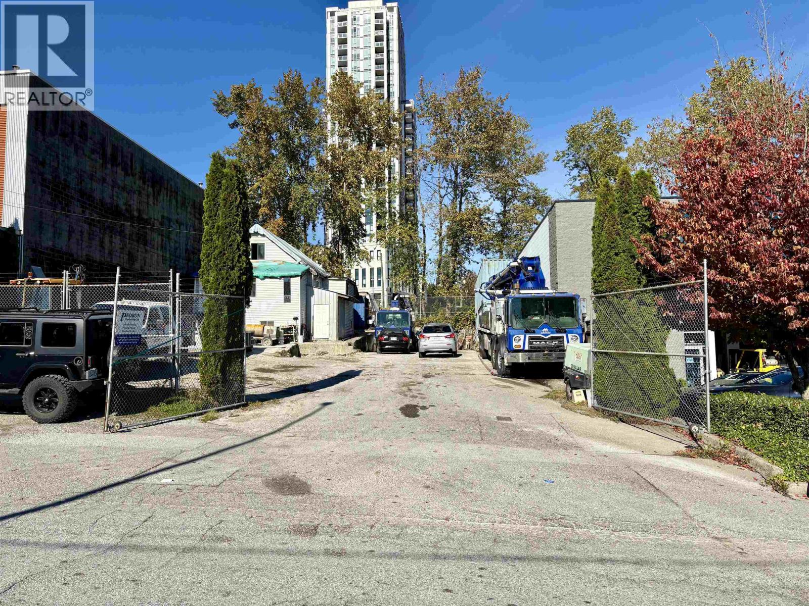 909 Sherwood Avenue Property Photo 1