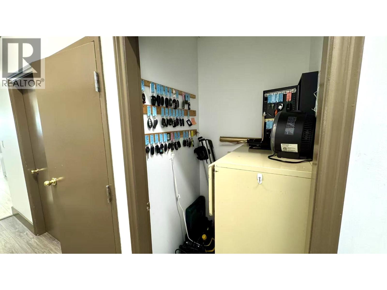 120 3411 Number 3 Road Property Photo 13