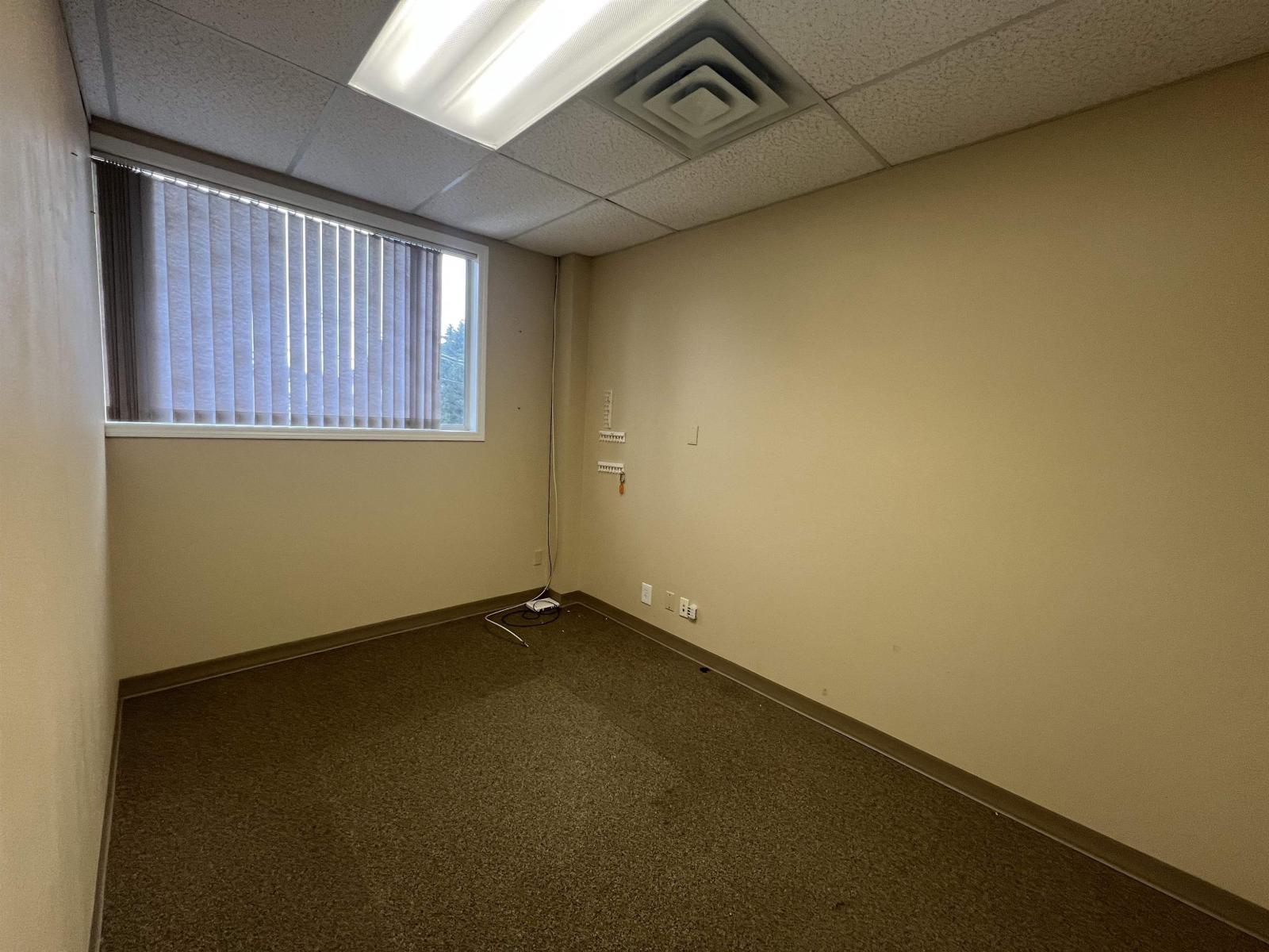 220 33119 South Fraser Way Property Photo 3
