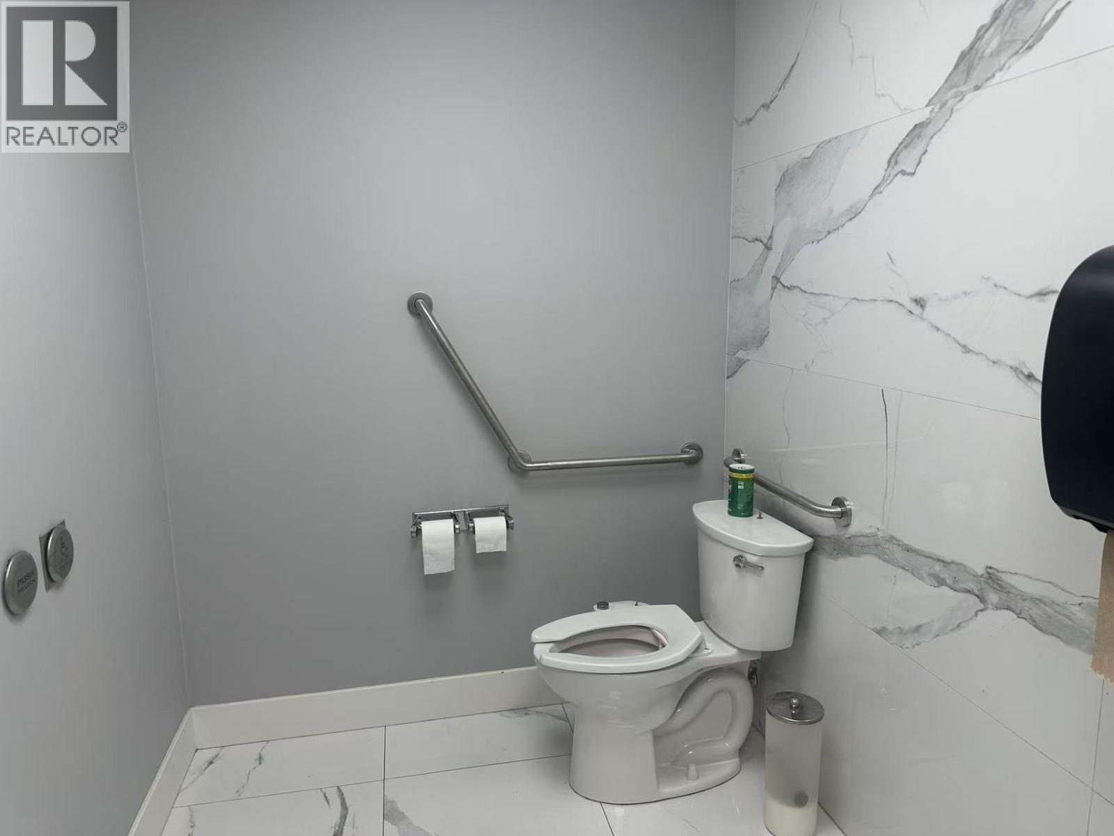 447 W 8th Avenue Property Photo 10