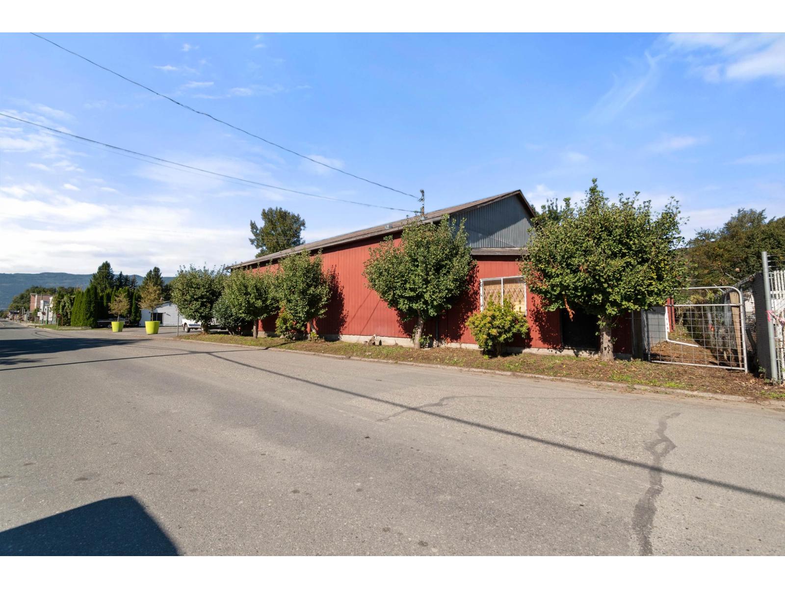 7323 Pioneer Avenue Property Photo 25