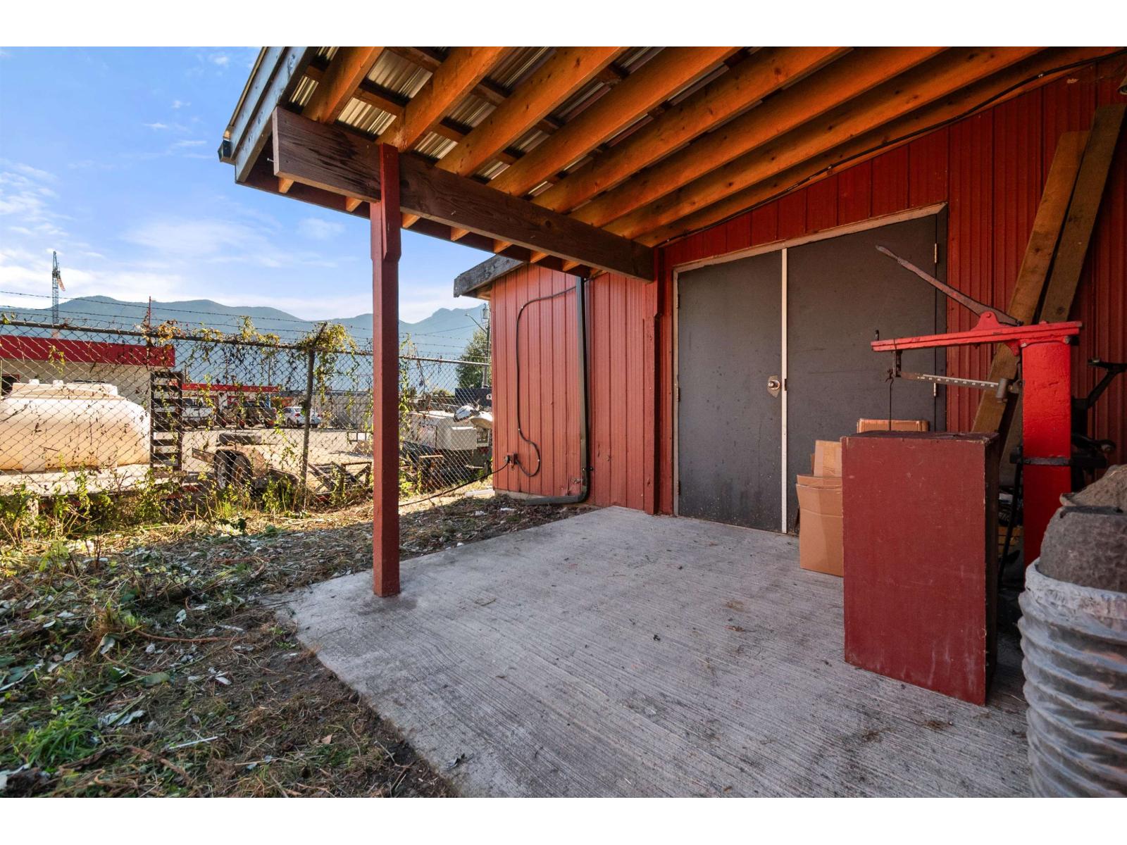 7323 Pioneer Avenue Property Photo 28