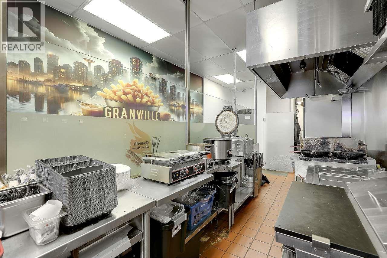 1011 Granville Street Property Photo 5