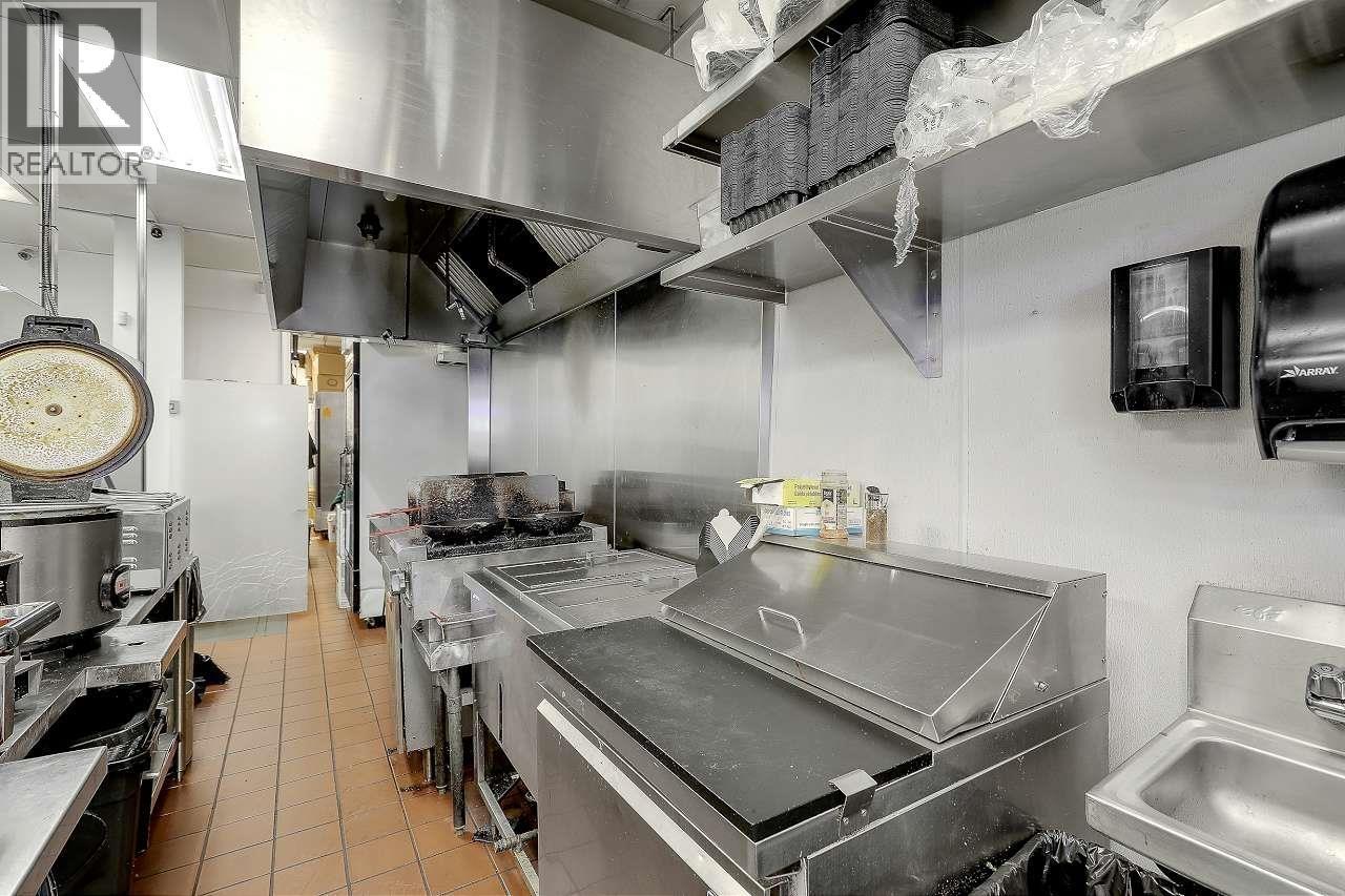 1011 Granville Street Property Photo 6