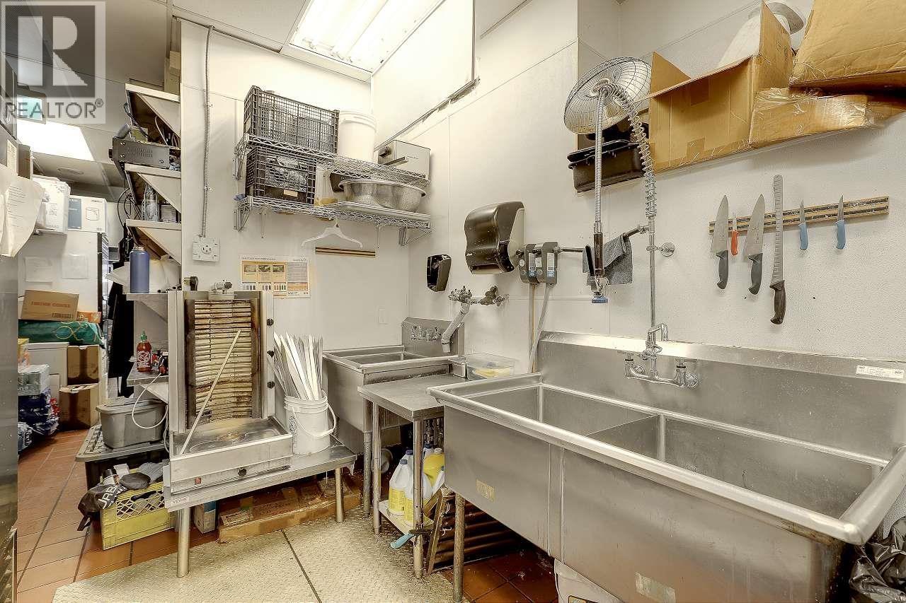 1011 Granville Street Property Photo 7