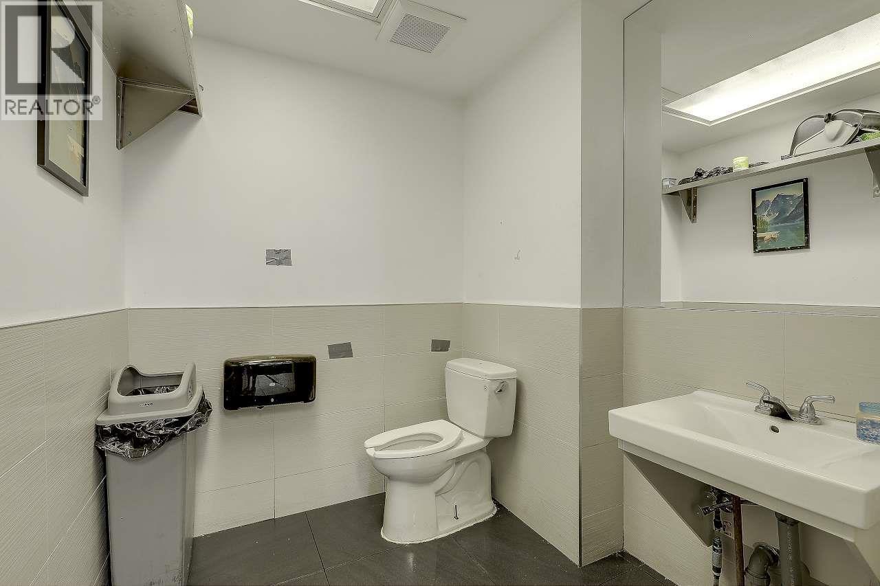 1011 Granville Street Property Photo 8