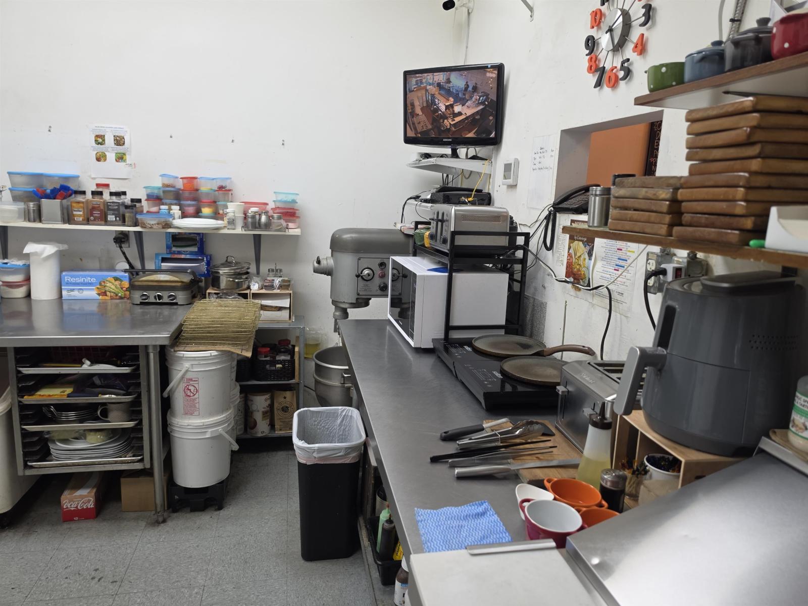 1816 Confidential Property Photo 11