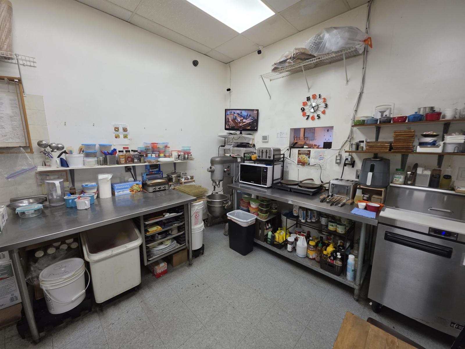 1816 Confidential Property Photo 18