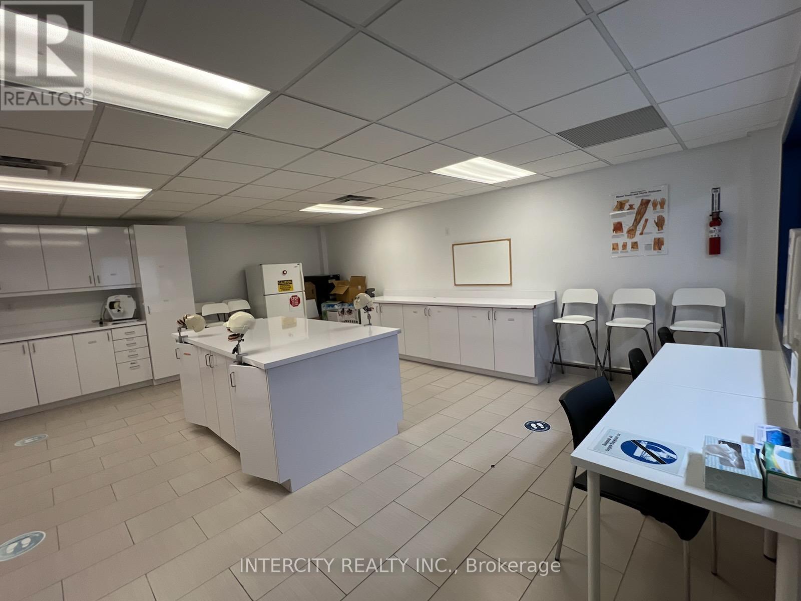 200 - 20 Eglinton Avenue E Property Photo 6